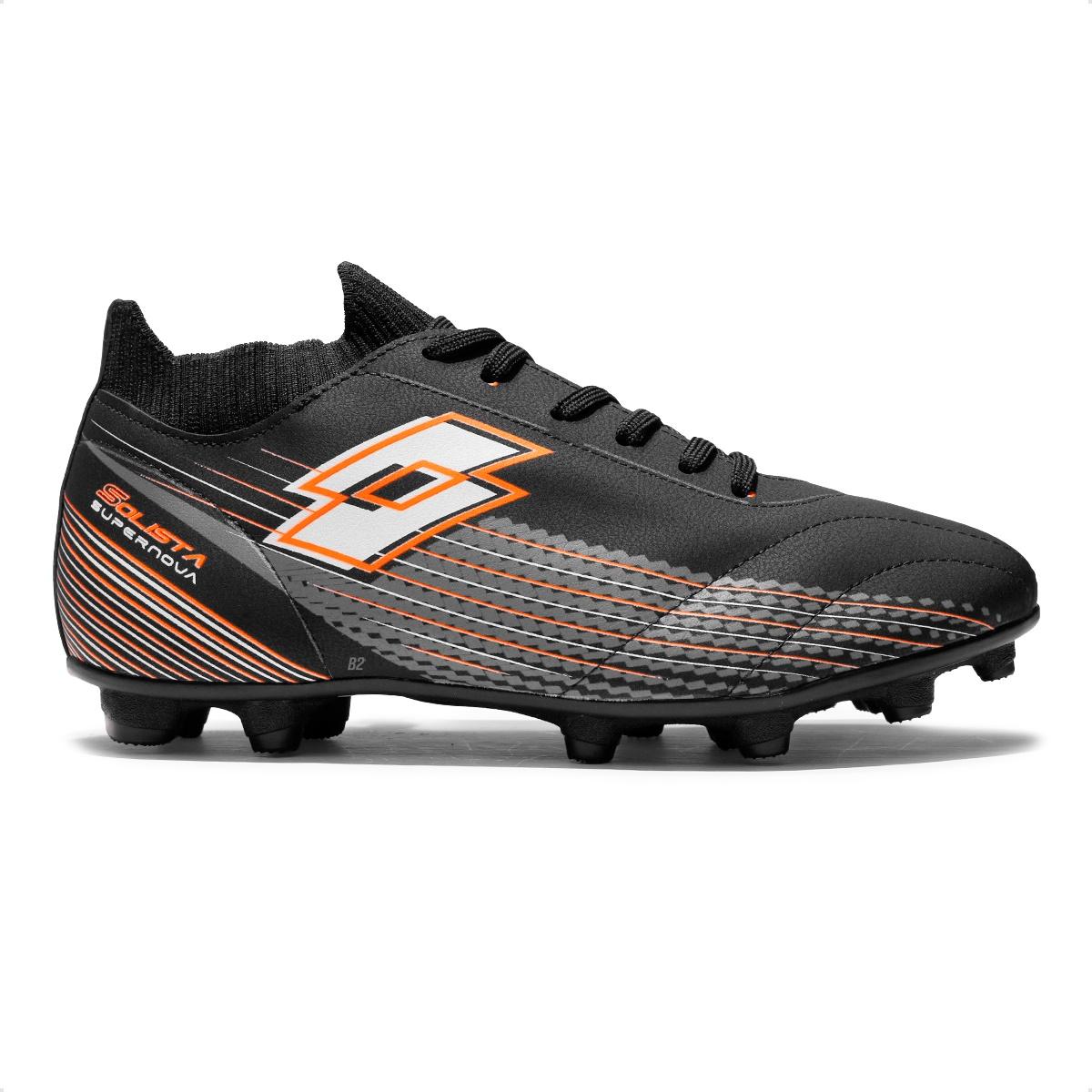 LOTTO × Diaspora Chuteira Campo Lotto Solista Supernova Masculina Preto / Laranja