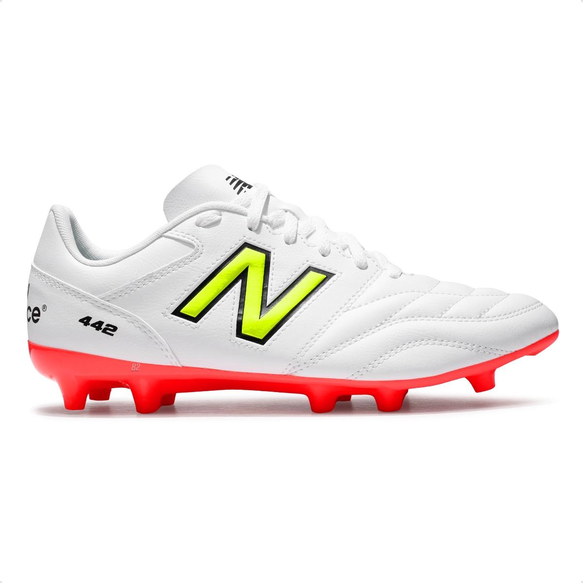 Chuteira Campo New Balance 442 V2 Academy Fg Masculina Branco / Coral