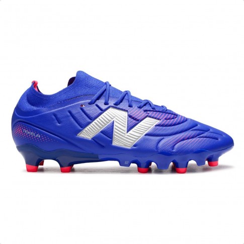 Chuteira Campo New Balance Tekela Team Low Laced FG V5 Unissex Azul / Rosa