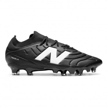 Chuteira Campo New Balance Tekela Team Low Laced FG V5 Unissex Preto / Branco