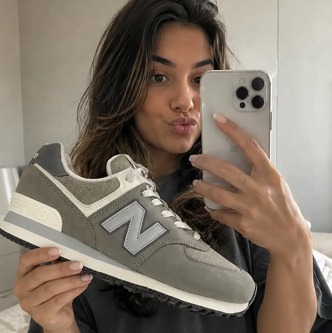 Detalhes do New Balance 574 V2