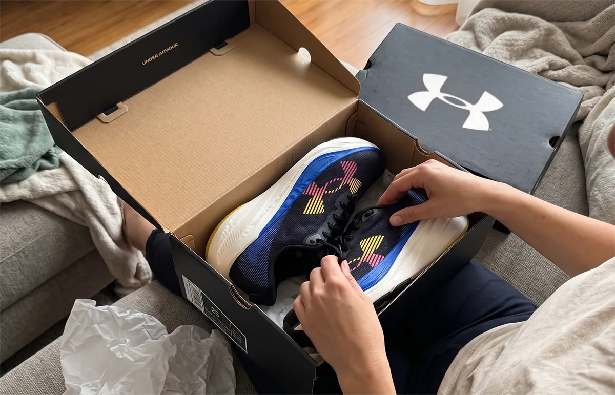 Detalhes do Tênis Under Armour Charged Nonstop