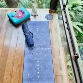 Mat Tapete Yoga Desenho Astrologia - Absorção, Aderência e Conforto durante a sua prática.