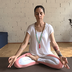 💡Posições de Yoga  Como fazer a postura da meditação ou postura da lotus  